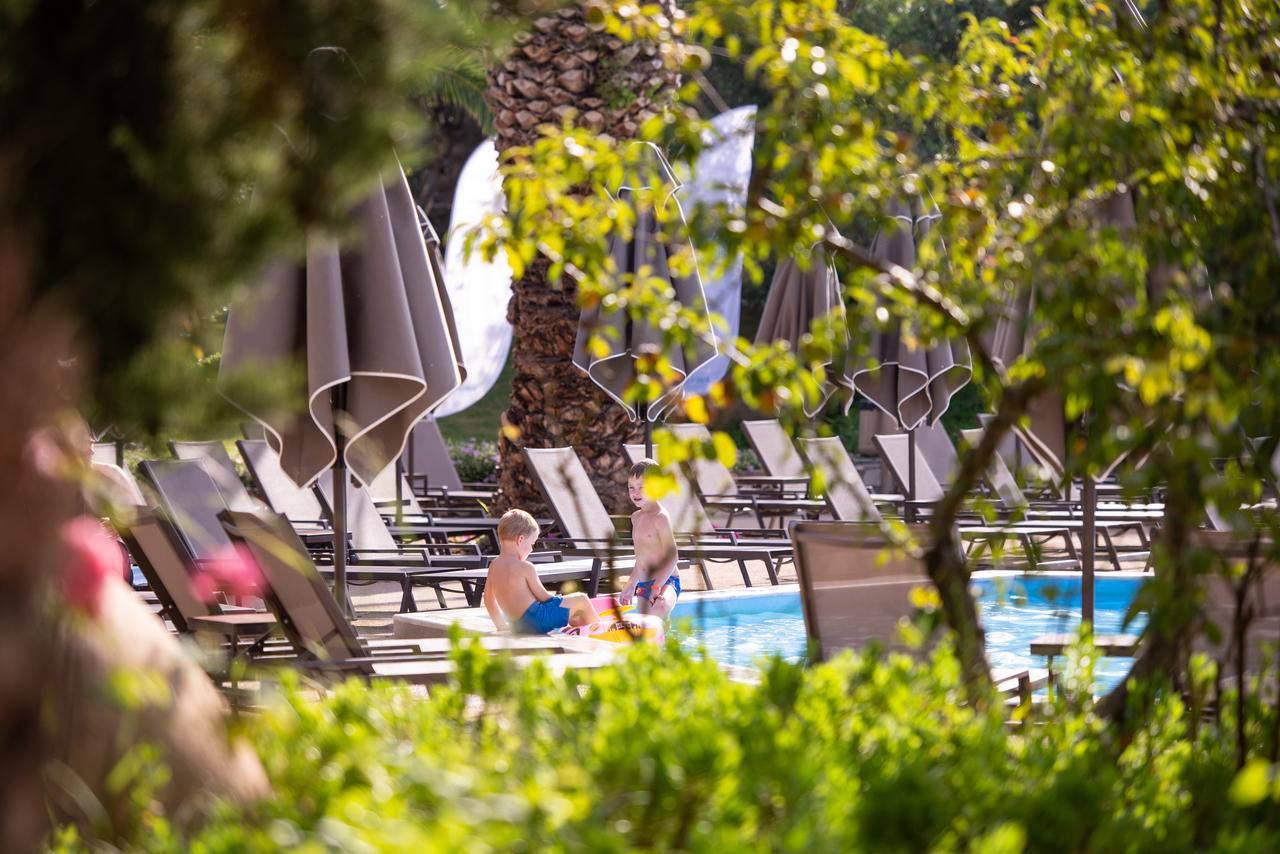 Poseidon Resort Hotel 新马尔马拉斯 外观 照片